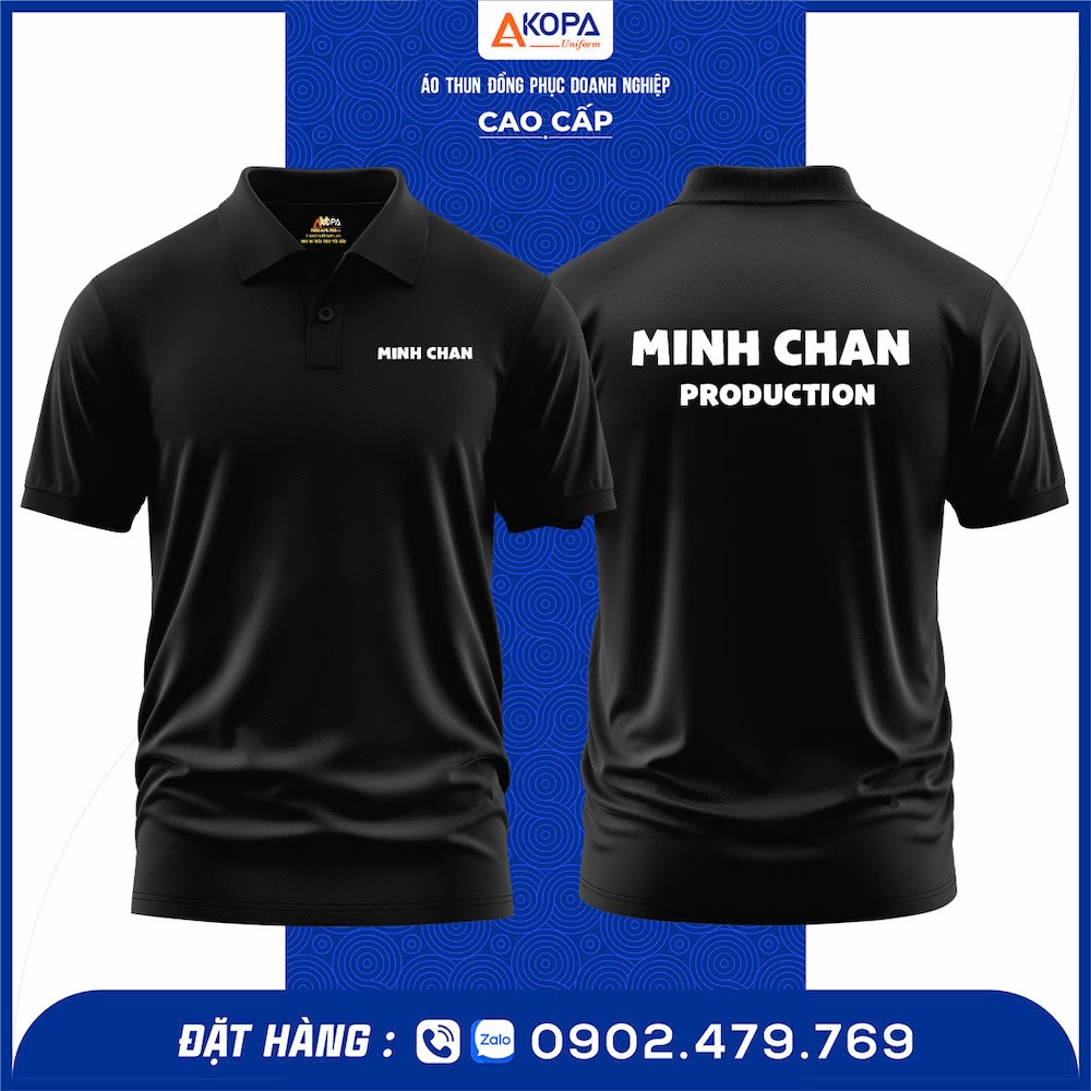 Áo thun polo đồng phục Minh Chan Production – thiết kế polo cổ bẻ hiện đại, in PET logo sắc nét, chất vải cá sấu 65/35 thoáng mát, bền màu. May tại xưởng Đồng Phục Khởi Phát Quy Nhơn – Gia Lai, thiết kế miễn phí, giao nhanh, giá rẻ, form chuẩn, đúng mẫu thực tế.
