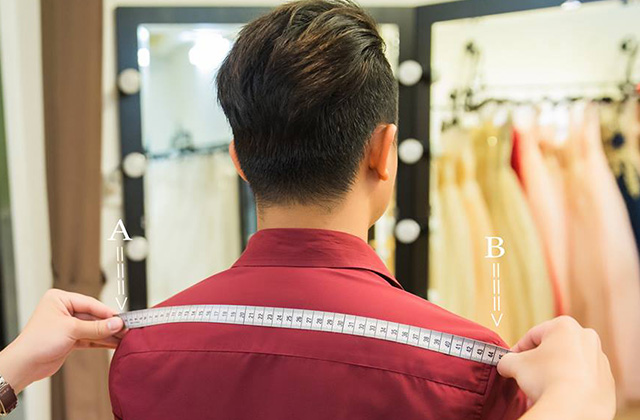 Hướng dẫn đo ngang vai áo đúng cách để xác định size khi đặt may áo đồng phục theo số đo thực tế